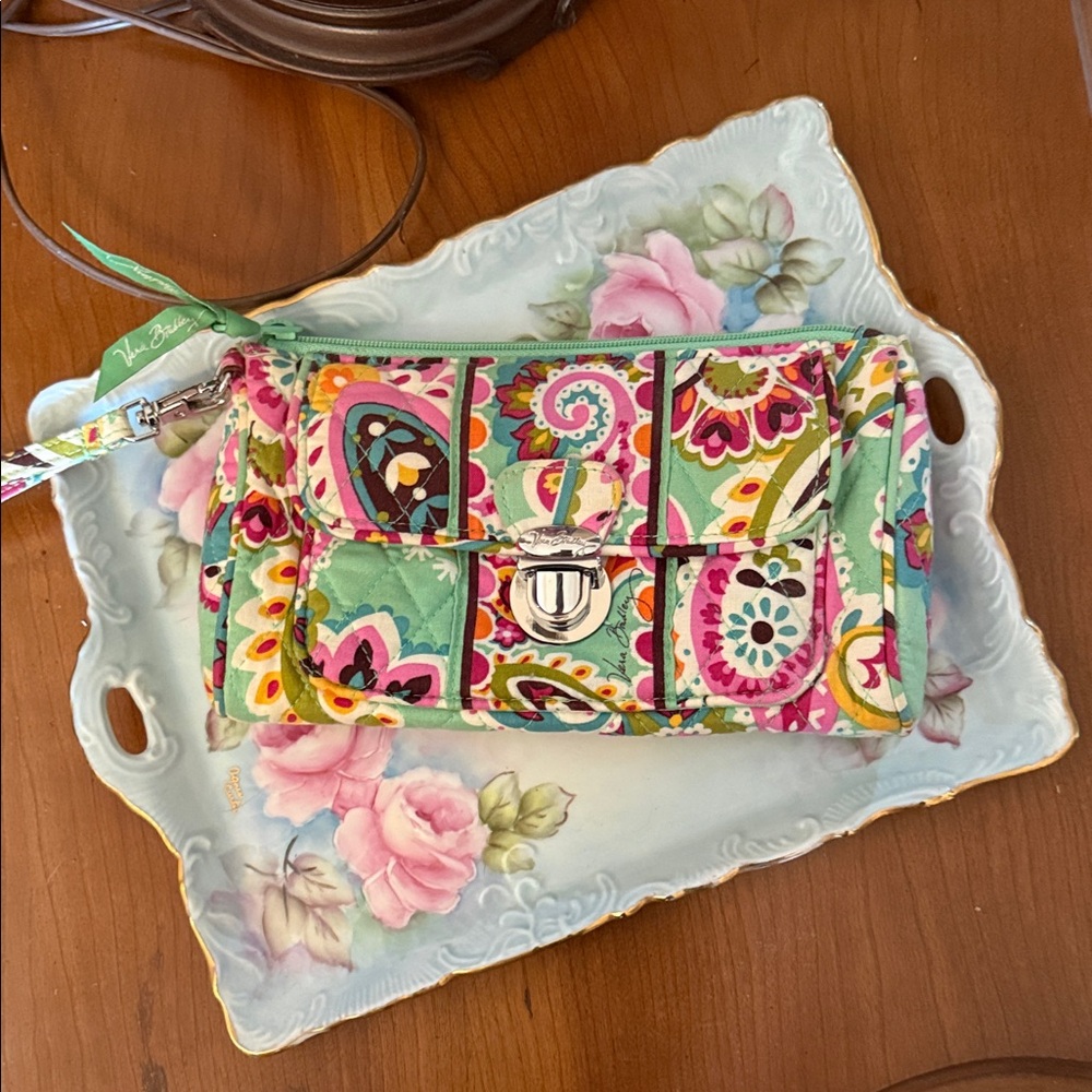 Vera Bradley Mint Green Quilted Floral Paisley Wristlet Tutti Fruity Push Lock